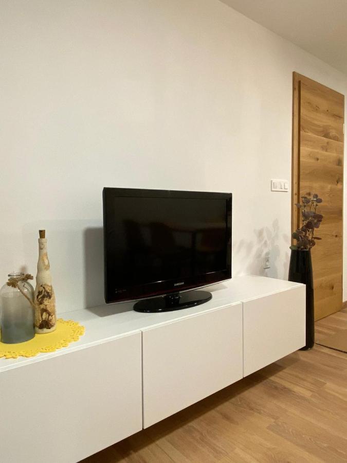 Apartma Lupis Podvolovljek ภายนอก รูปภาพ